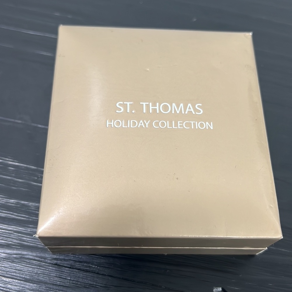 St. Thomas Holiday Collection Silvertone Snowflake brooch - Picture 2 of 3